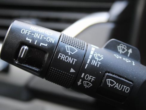 Used 2019 Chevrolet Suburban Premier w/ Premier Plus Edition image 32