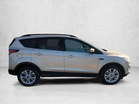 Used 2017 Ford Escape SE w/ Equipment Group 201A image 4