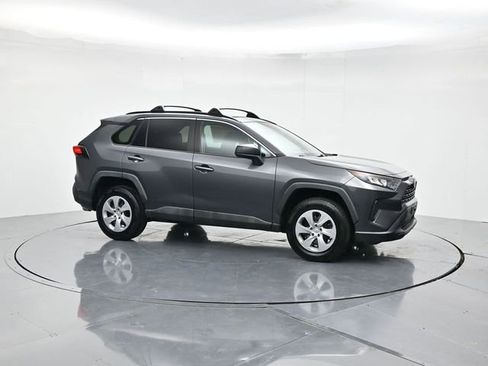 Used 2020 Toyota RAV4 LE image 3