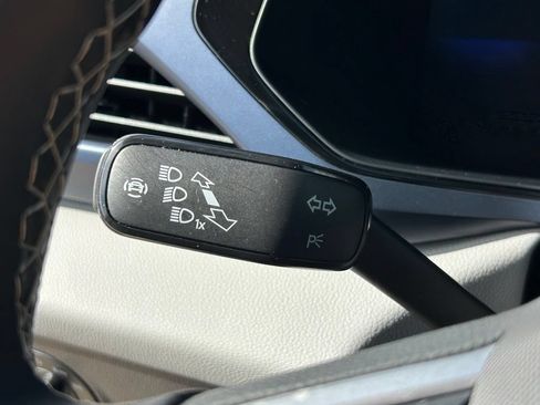 Certified 2022 Volkswagen Taos SE AWD/4WD image 25