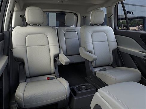 New 2025 Lincoln Aviator AWD w/ Jet Appearance Package image 11