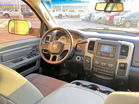 Used 2017 RAM 2500 SLT w/ Luxury Group image 16