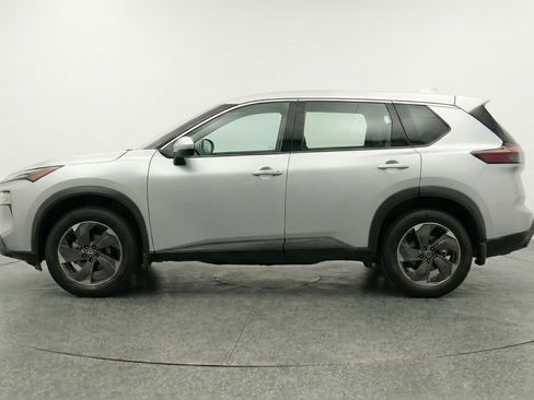 Used 2025 Nissan Rogue SV image 5