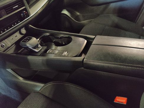 Used 2023 Nissan Rogue SV FWD image 26