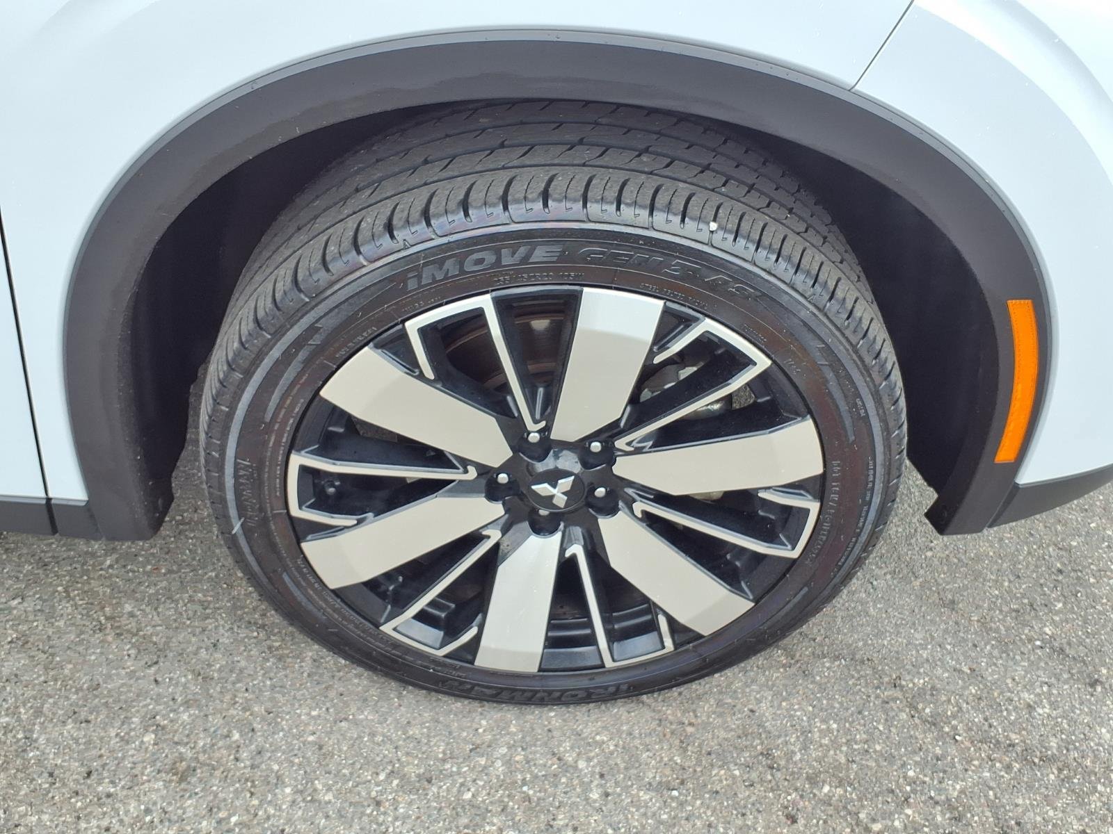 Used 2025 Mitsubishi Outlander SE AWD/4WD image 27