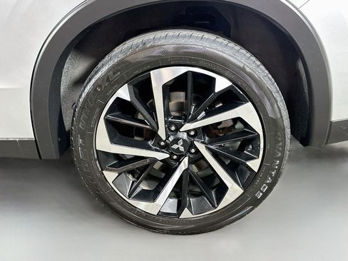 Used 2024 Mitsubishi Outlander SE AWD/4WD image 29