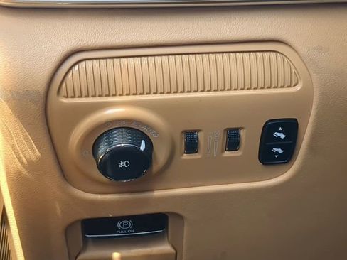 Used 2024 Jeep Grand Wagoneer L Series III w/ Rear Seat Video Group 1 AWD/4WD image 30