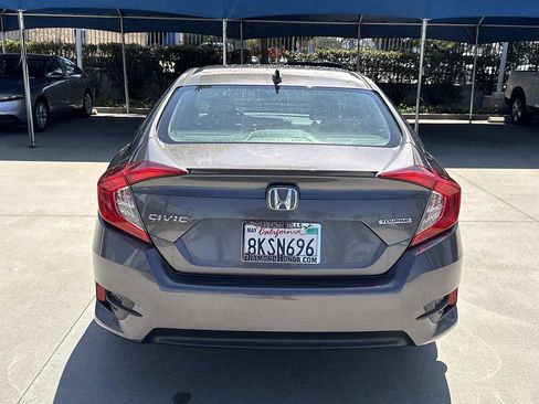 Used 2018 Honda Civic Touring image 29