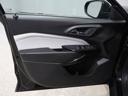 Used 2025 Chevrolet Trax LT w/ LT Convenience Package image 13