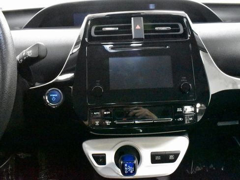 Used 2018 Toyota Prius Two image 21