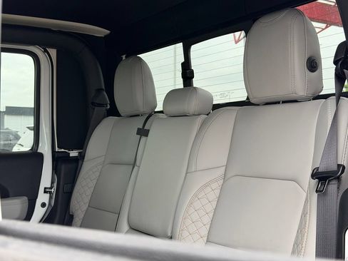 Used 2023 Jeep Gladiator Overland AWD/4WD image 30