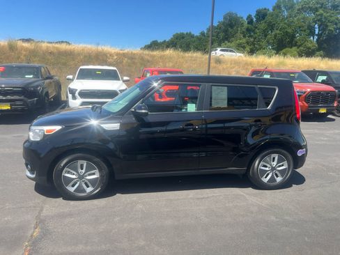 Used 2019 Kia Soul EV + image 7