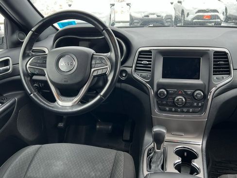 Used 2021 Jeep Grand Cherokee Laredo AWD/4WD image 19