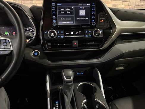 Used 2022 Toyota Highlander XLE AWD/4WD image 20
