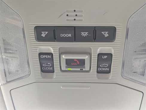 Used 2021 Toyota RAV4 XLE Premium image 23