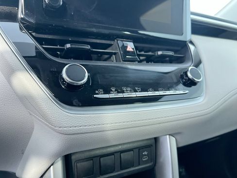 Used 2023 Toyota Corolla Cross L FWD image 20