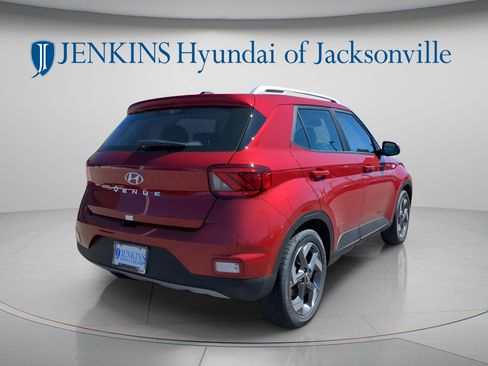 New 2025 Hyundai Venue SEL FWD image 3