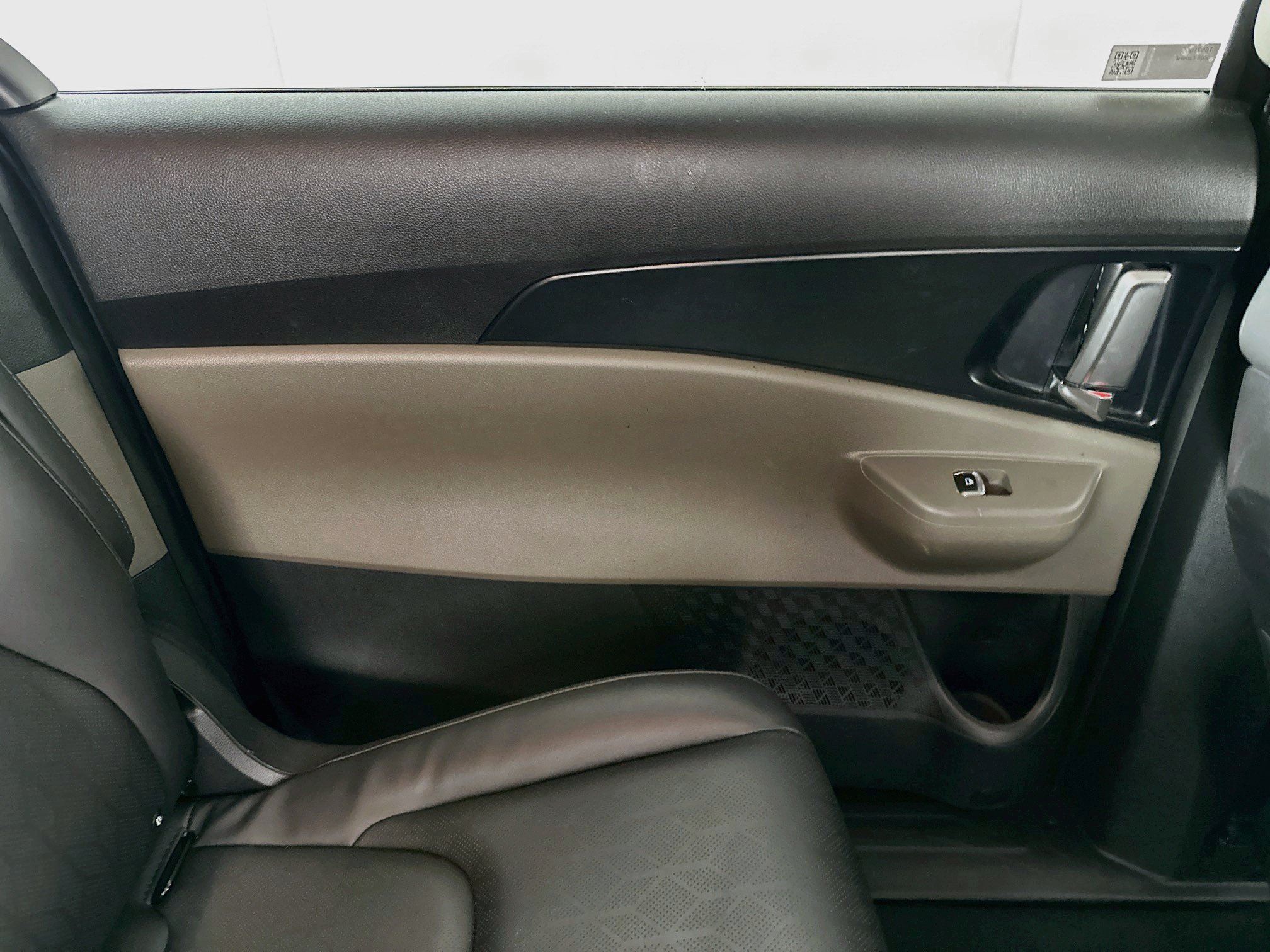 Used 2026 Kia Carnival FWD image 27