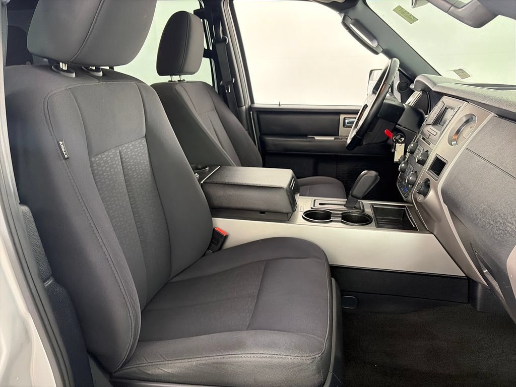 Used 2017 Ford Expedition XLT AWD/4WD image 32