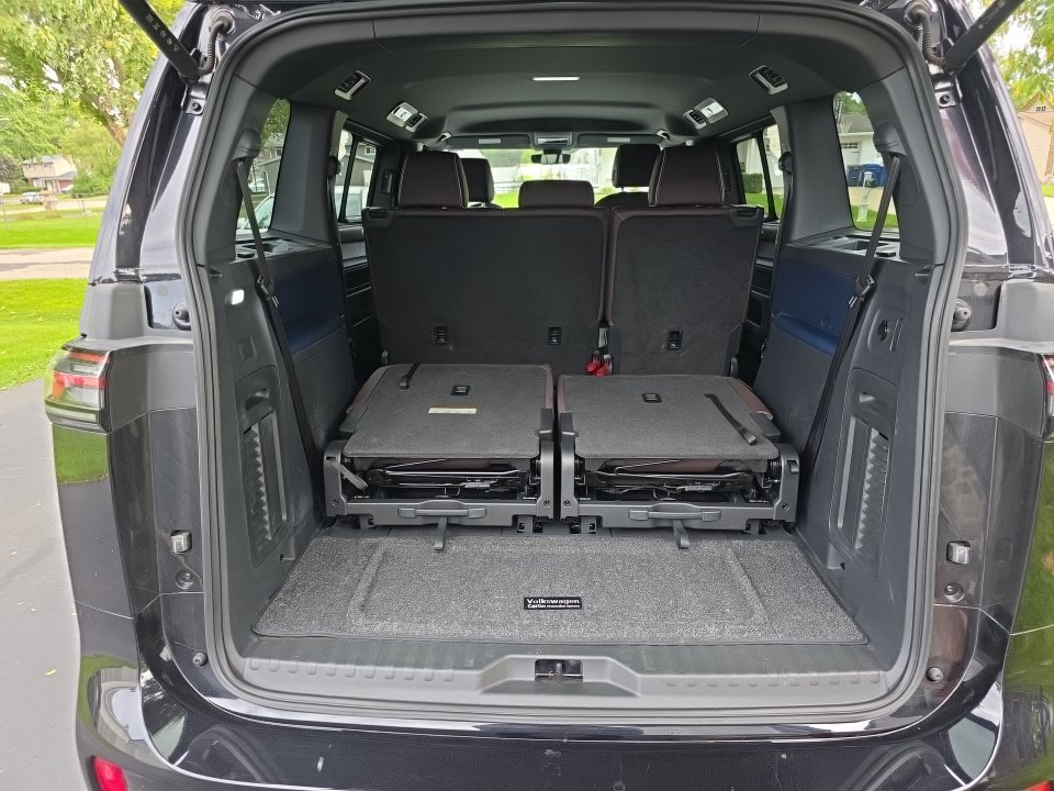 Used 2025 Volkswagen ID. Buzz 1st Edition RWD image 19