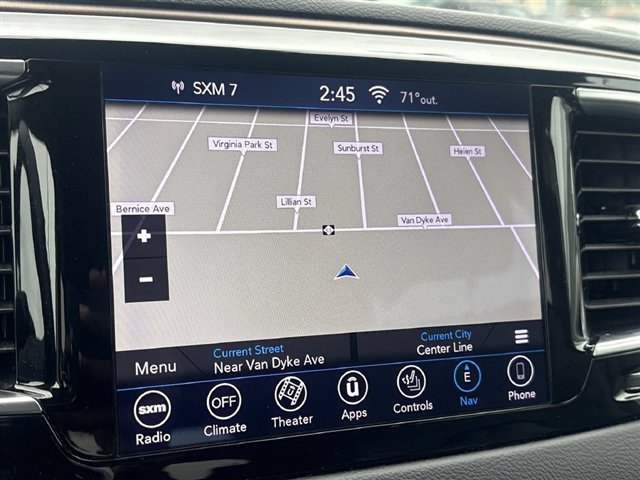 Used 2018 Chrysler Pacifica Touring-L Plus FWD image 14