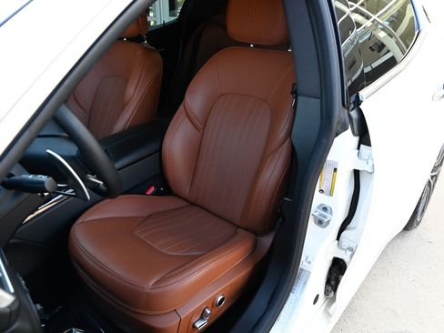 Used 2022 Maserati Ghibli Modena Q4 AWD/4WD image 19