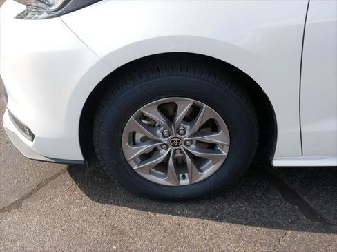 Certified 2026 Toyota Sienna XLE FWD image 8