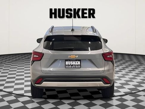 Certified 2025 Chevrolet Trax LT FWD image 8