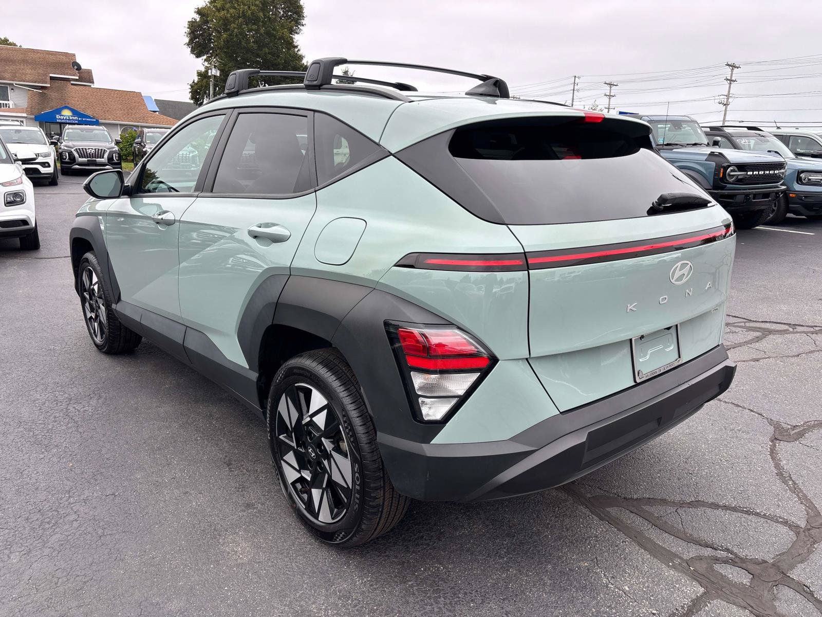 Certified 2024 Hyundai Kona SEL AWD/4WD image 4