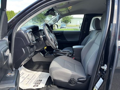 Used 2021 Toyota Tacoma SR AWD/4WD image 12