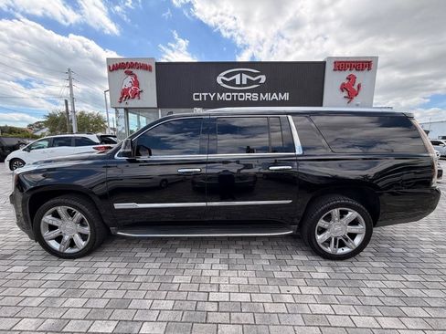 Used 2018 Cadillac Escalade ESV Luxury image 4