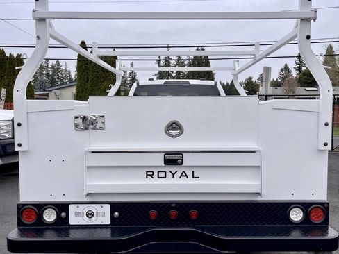 Used 2021 Ford F350 XLT image 3