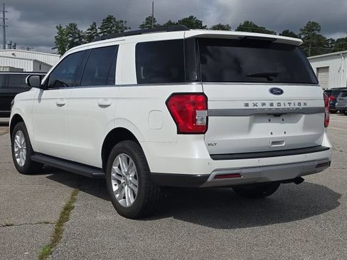 Used 2024 Ford Expedition XLT RWD image 3