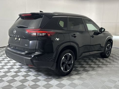 Certified 2024 Nissan Rogue SV w/ SV Premium Package FWD image 8