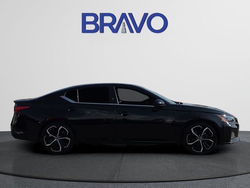 Used 2023 Nissan Altima 2.5 SR FWD image 5