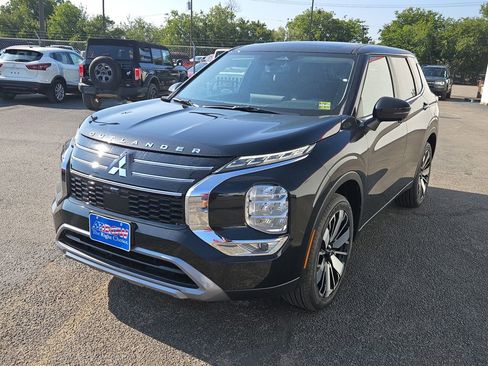 New 2025 Mitsubishi Outlander SE image 4