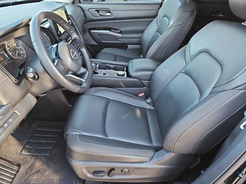 Certified 2025 Nissan Pathfinder SL image 14