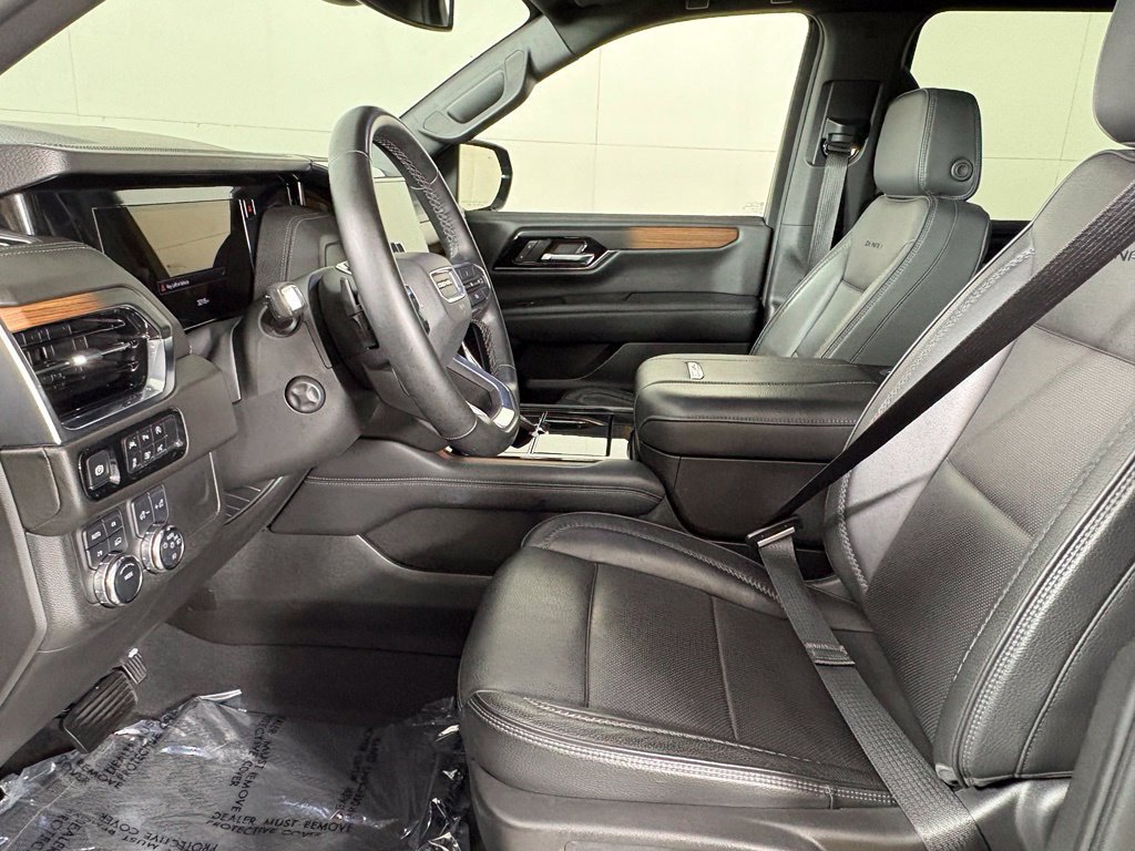 Used 2025 GMC Yukon XL Denali AWD/4WD image 26
