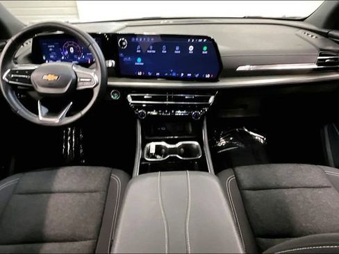 Used 2025 Chevrolet Traverse LT AWD/4WD image 18