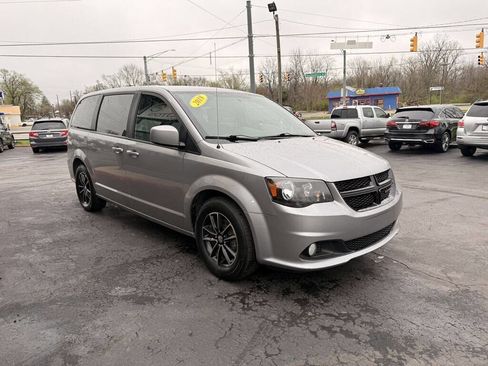 Used 2018 Dodge Grand Caravan SE image 2