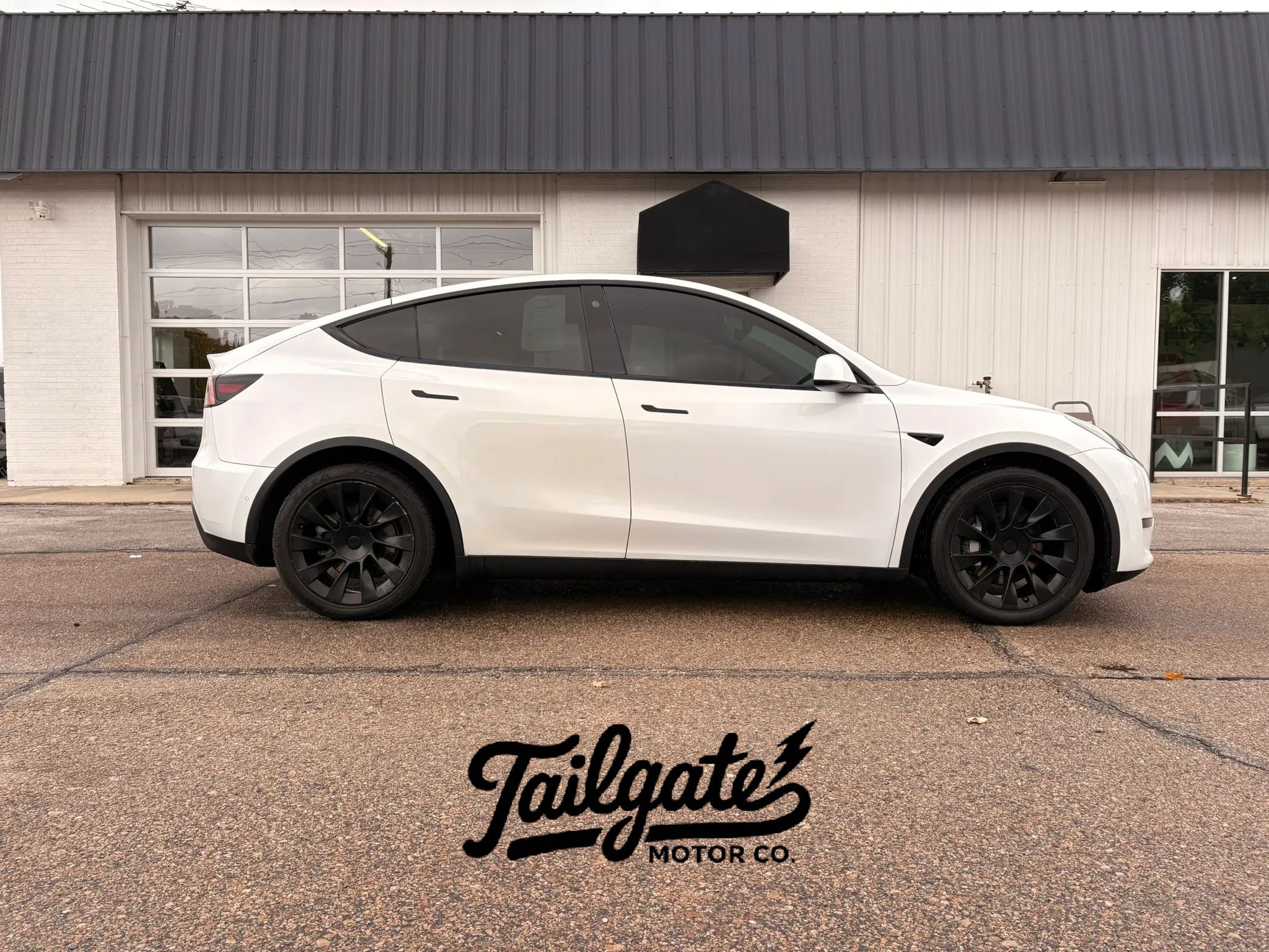 Used 2022 Tesla Model Y Long Range AWD/4WD image 1