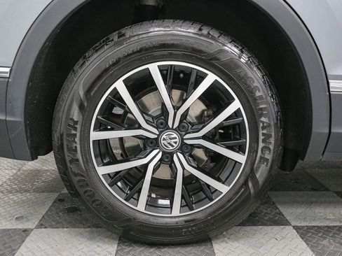 Used 2021 Volkswagen Tiguan SE w/ Panoramic Sunroof Package AWD/4WD image 18