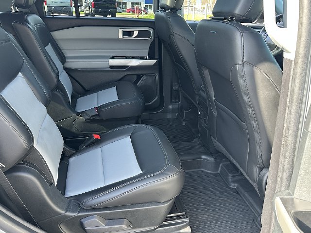 Used 2022 Ford Explorer XLT w/ Equipment Group 202A RWD image 13