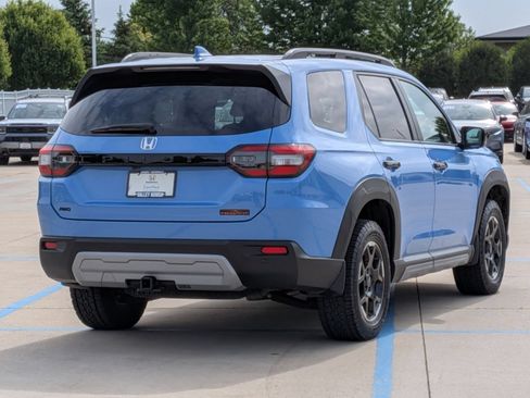 Used 2025 Honda Pilot TrailSport image 6