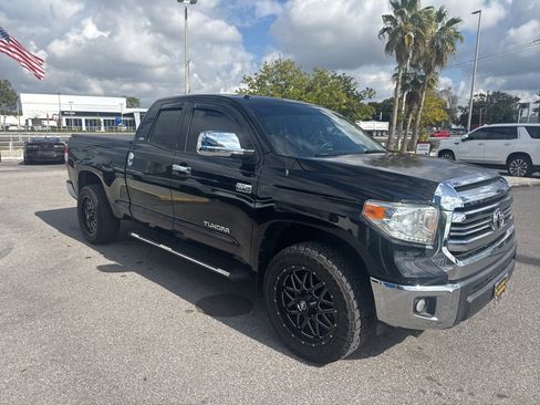 Used 2017 Toyota Tundra SR5 image 1