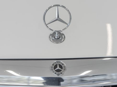 Used 2018 Mercedes-Benz S 560 Sedan image 5