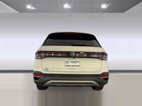 New 2026 Volkswagen Taos SE image 10