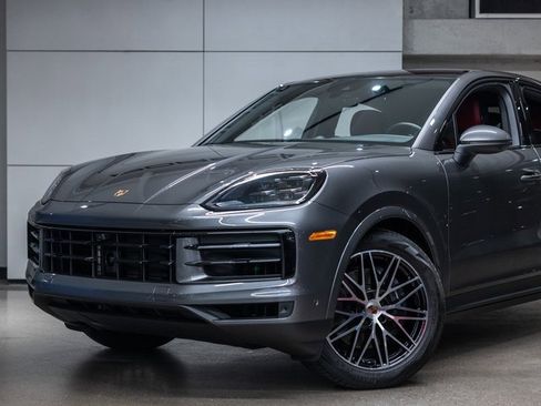 Certified 2025 Porsche Cayenne Coupe image 15