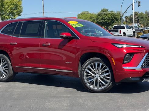 Used 2025 Buick Enclave Avenir w/ Super Cruise Package AWD/4WD image 2