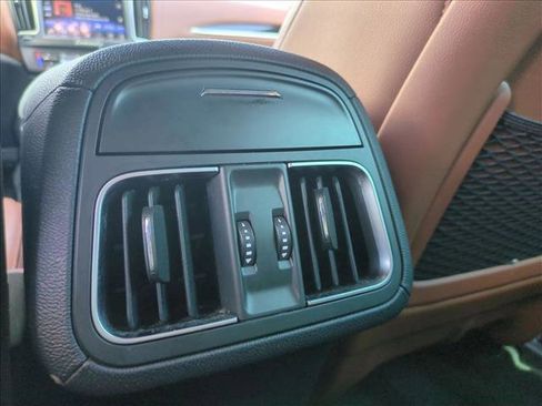 Used 2019 Maserati Levante image 15